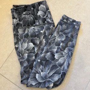 Athleta Elation Textured Leggings/Tights Size L EUC